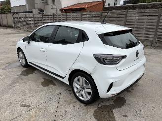 Renault Clio E-Tech 145 picture 4