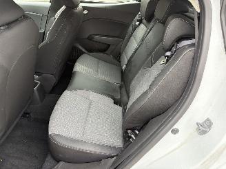 Renault Clio E-Tech 145 picture 7