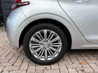 Peugeot 208 1.2 PureTech Style 5 deurs | Navi Lm-velgen Pdc picture 12
