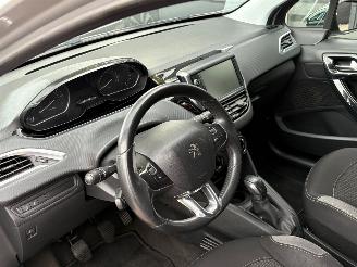 Peugeot 208 1.2 PureTech Style 5 deurs | Navi Lm-velgen Pdc picture 14