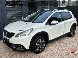 Schadeauto Peugeot 2008 1.2 PureTech Allure | Navi Panoramadak Camera 2018/2