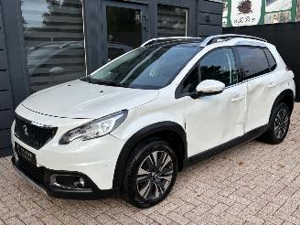 Schadeauto Peugeot 2008 1.2 PureTech Allure | Navi Panoramadak Camera 2018/2