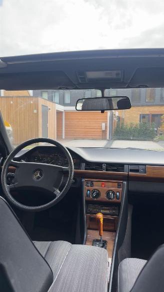 Mercedes 200-280 230E Automaat picture 3