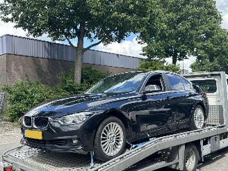 Voiture accidenté BMW 3-serie 318i Luxury 2016/1
