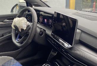 Volkswagen Golf 2.0TSI R Panorama picture 18