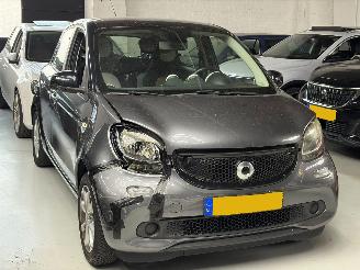 Vaurioauto  passenger cars Smart Forfour 1.0 Joy Edition 2014/1