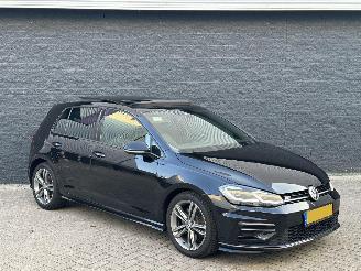 Vaurioauto  passenger cars Volkswagen Golf 1.5TSI 3x R-Line 2017/1