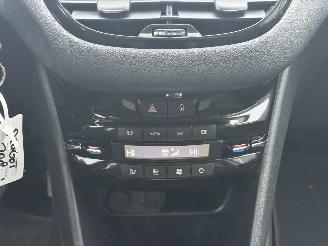 Peugeot 208 1.2 PureTech Style Pack AUTOMAAT picture 17