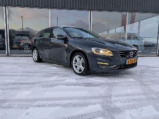 skadebil auto Volvo V-60 2.4 D6 AWD Plug-In Hybrid Summum 2014/3