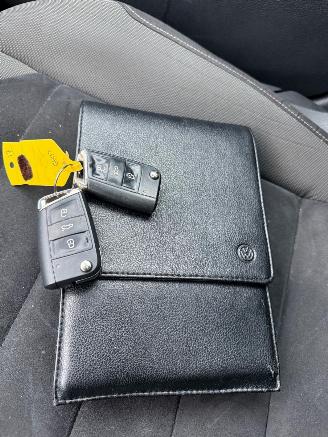 Volkswagen Golf Volkswagen Golf 1.4 TSI PANO/KEY-LESS Connected Series picture 15