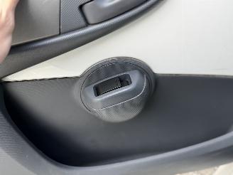 Peugeot 107 1.0-12V XS picture 12