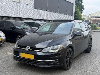 Schadeauto Volkswagen Golf 1.0TSI PANO/DSG 2017/8