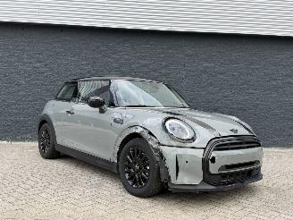 Damaged car Mini Cooper 1.5 Automaat/Pano full option 2022/11