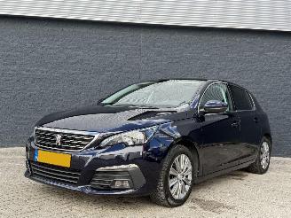 Damaged car Peugeot 308 1.2 BENZINE AUTOMAAT/GLASDAK 2018/3