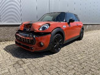 Damaged car Mini Cooper S John Cooper Works Package, Sportstoelen , Harman , Carplay 2019/3