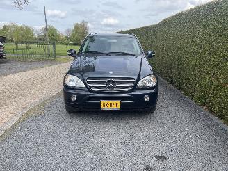 Damaged car Mercedes ML 55 amg 2017/1