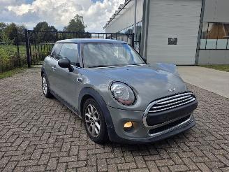krockskadad bil auto Mini One Mini One leder moonwalkgrey 2014/7