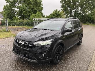 Damaged car Dacia Jogger Extreme 1.6 Hybride 7P /8