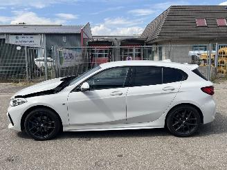 BMW 1-serie 118i M Sport picture 2