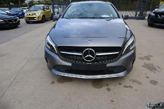krockskadad bil auto Mercedes A-klasse 180 D 2017/7