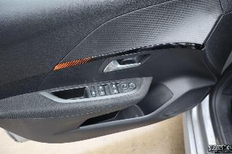 Peugeot 208 1.2 BENZ picture 8