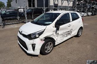 krockskadad bil auto Kia Picanto 1.0 BENZ 2019/9