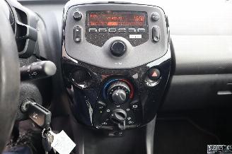 Peugeot 108 1.0 BENZ picture 13