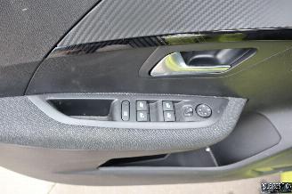 Peugeot 208 1.2 BENZ picture 7