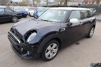 damaged passenger cars Mini Clubman 1.5 D 2022/2