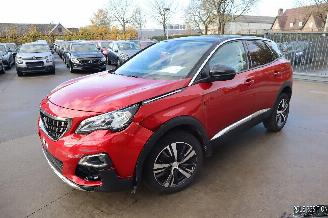 Voiture accidenté Peugeot 3008 1.2 BENZ 2018/2
