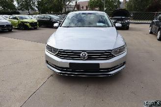 damaged passenger cars Volkswagen Passat 1.6 TDI 2017/4
