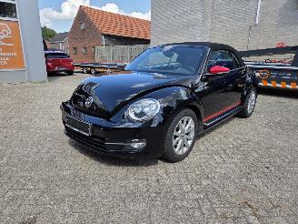Coche accidentado Volkswagen Beetle 1.2 TSI CLUB 1e EIGENAAR  LICHTE PLAATSCHADE WEL AIRBAGS ER UIT ZEER WEINIG KILOMETERS 62684KM 2015/6
