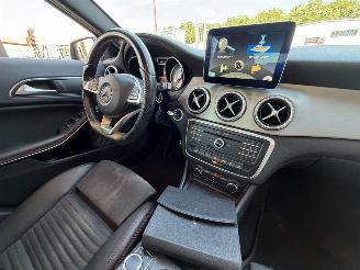 Mercedes Cla-klasse 200d AMG LINE PANO NAP picture 14