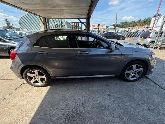 Mercedes Cla-klasse 200d AMG LINE PANO NAP picture 4