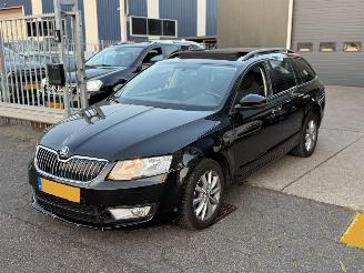 Damaged car Skoda Octavia 1.6TDI Greentech Pano DSG 2016/4