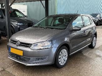 krockskadad bil auto Volkswagen Polo 1.4 benzine automaat airco cruise nap 2010/1