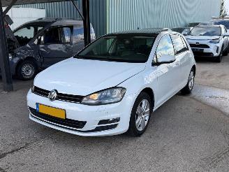 uszkodzony samochody osobowe Volkswagen Golf 2.0 TDI DSG PANO XENON FULL 2013/9