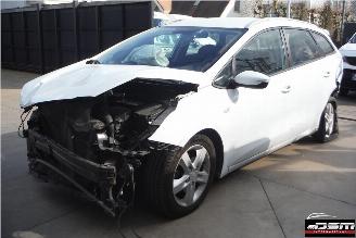 skadebil auto Kia Ceed / CEE'D 1.6 CRDI EASY 2014/5