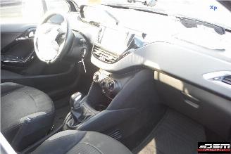 Peugeot 208 1.2I PURETECH STYLE picture 3