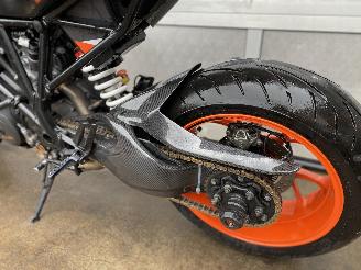 KTM 1290 Super Duke R Carbon picture 15