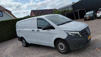 krockskadad bil bedrijf Mercedes Vito 110 cdi  102pk  airco  navi  lang 2021/12