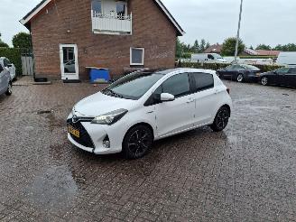 krockskadad bil auto Toyota Yaris 1.5 hybrid navi pano 2015/12