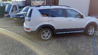 Avarii autoturisme Mitsubishi Outlander 2.0 i 147pk automaat 2010/10