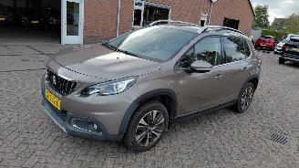 Voiture accidenté Peugeot 2008 1.2i  81kw automaat 2017/1