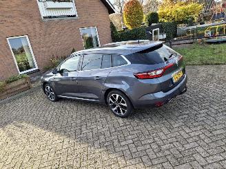 Vaurioauto  passenger cars Renault Mégane 1.3 tce bose  103kw automaat navi leer 2019/10