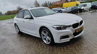 Coche accidentado BMW 3-serie 330 e  180kw m paket    clima leer 2016/12