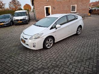 damaged passenger cars Toyota Prius 1.8i hybrid   navi 2010/2