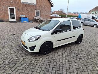 Avarii autoturisme Renault Twingo 1.2i  75pk airco 2011/10