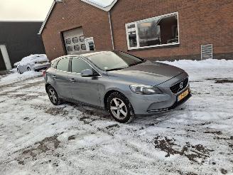 krockskadad bil auto Volvo V-40 2.0 diesel navi 2016/7
