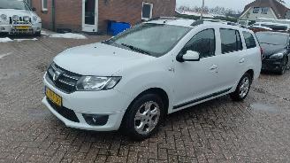 krockskadad bil auto Dacia Sandero 0.9 tce  66kw airco navi 2014/4